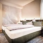 شقة Edelweiss De Luxe Mit Garten, Hotelanbindung, Saunalandschaft Und Meinecardplus *